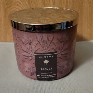 White Barn Leaves Candle - Lavender with Gold Lid